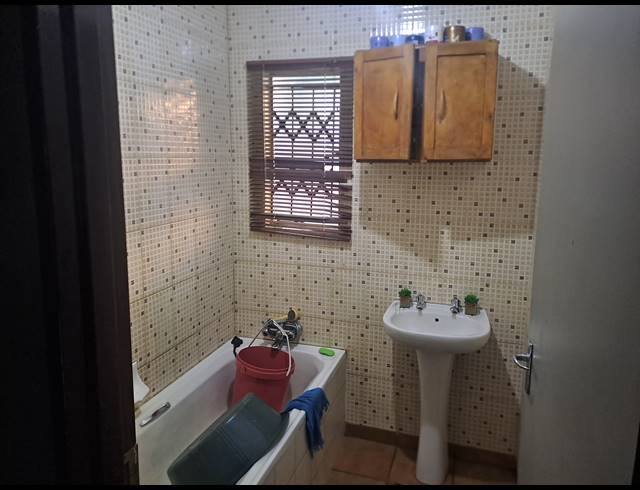 3 BEDROOM HOUSE FOR SALE IN BOITEKONG